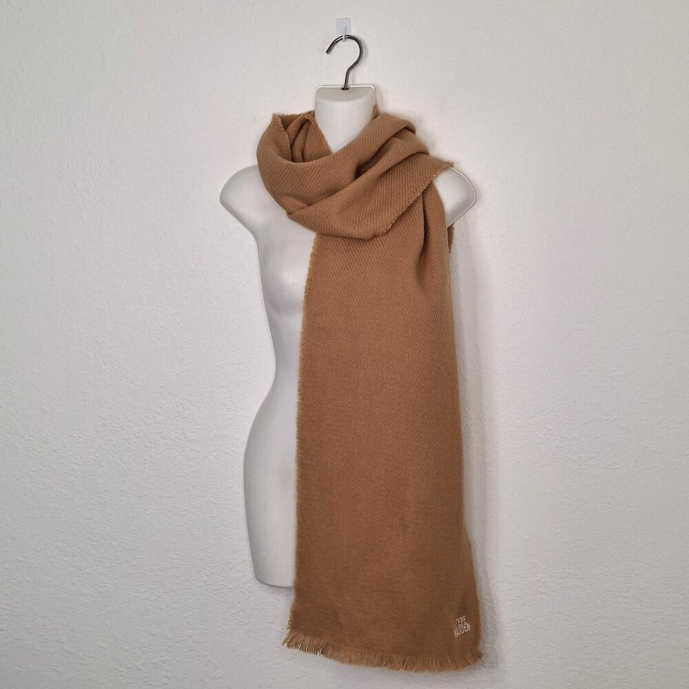 Steve Madden Camel Scarf Sz 78 x 13 Fringed Minimalist Preppy Neutral Academia
